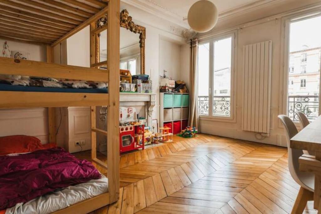 Appartement Canal St Martin Parijs